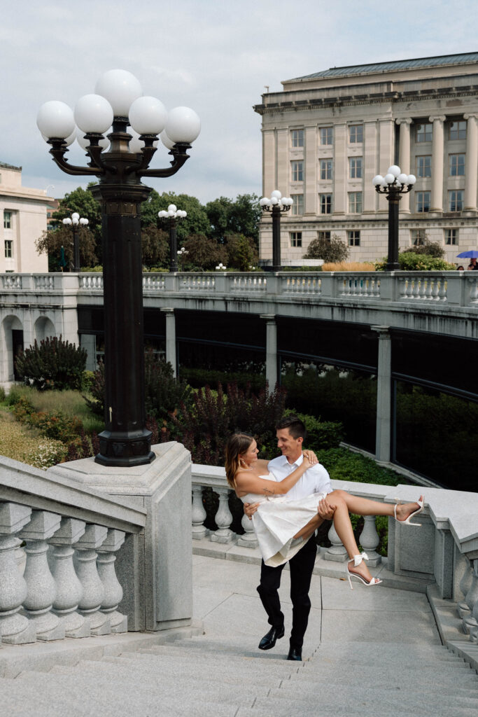 Man carries fiancé up the steps of the Pennsylvania State Capitol