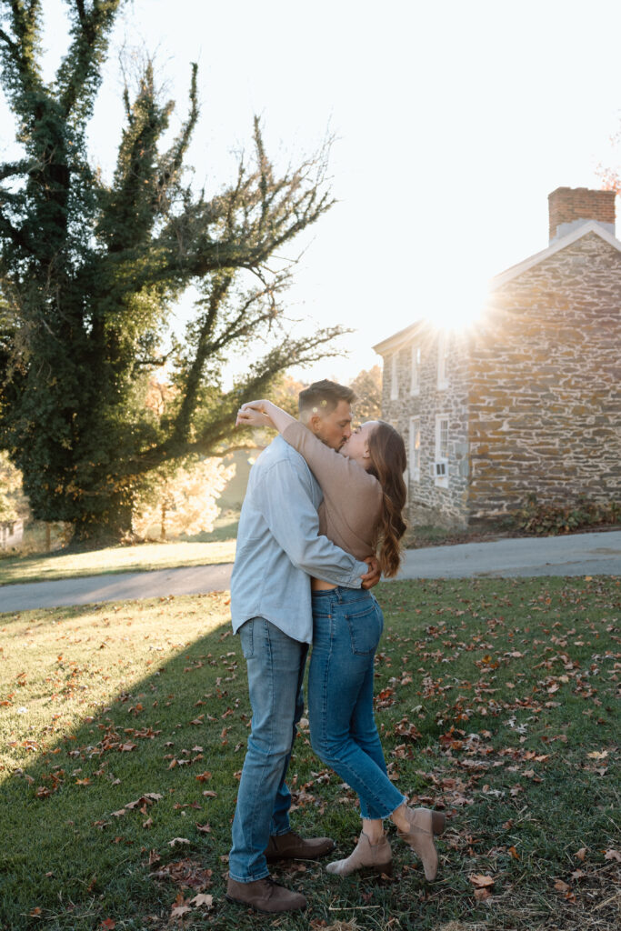 Engagement photo poses of a couple kissing passionately. 